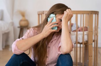 Мама з хворою дитиною