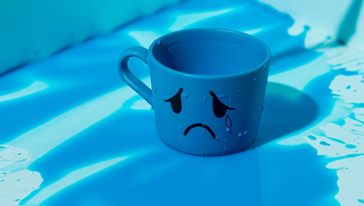 засмучена чашка