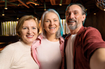 селфі трьох дузів, які прийшли відвідати ресторан