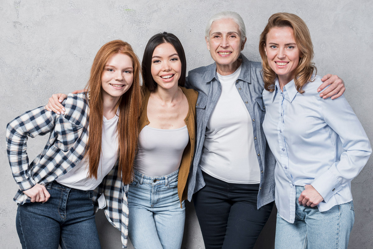 група жінок різних за віком