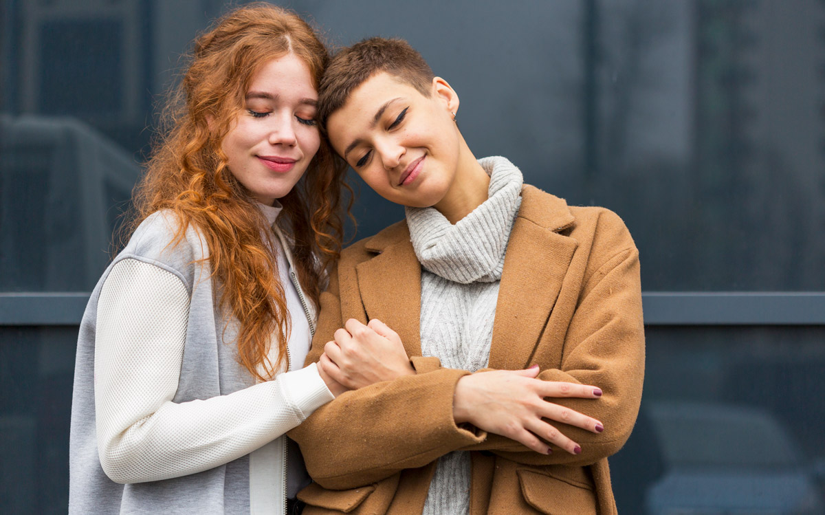 зображення молодих жінок разом