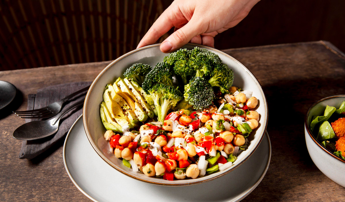 боул з різноманітними овочами