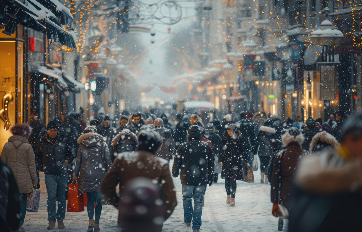 переповнена людьми зимова вулиця
