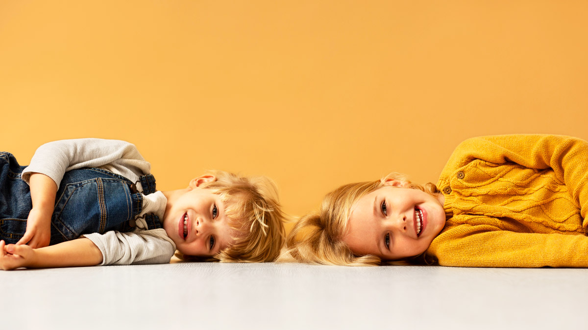 діти посміхаються