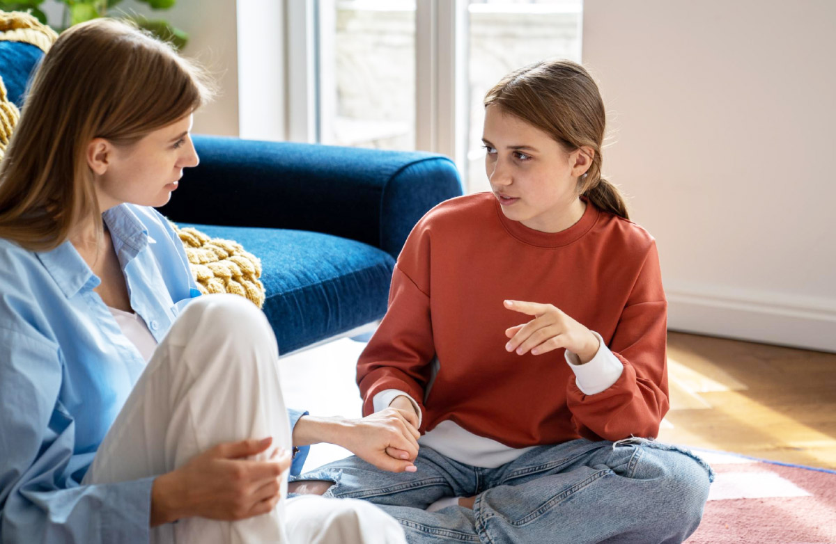 мама з дочкою спілкуються