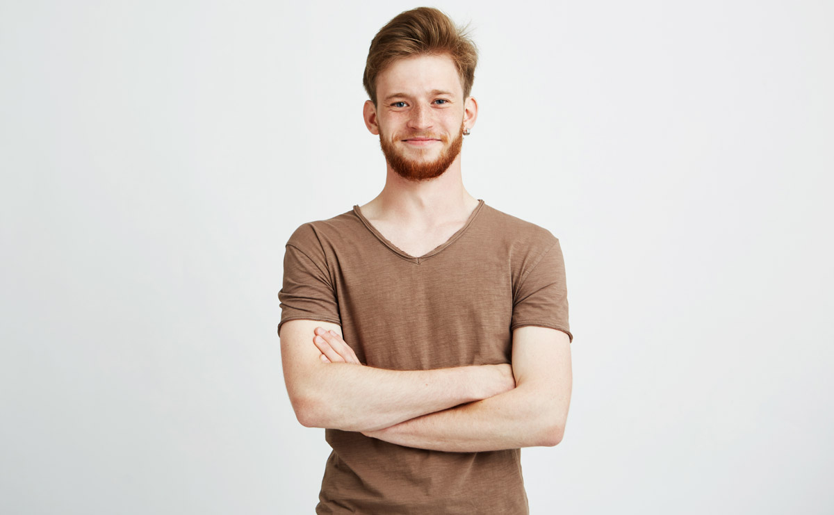 молодий усміхнений чоловік