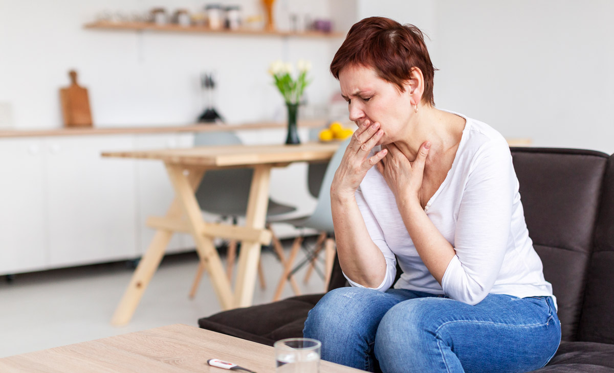 жінка з нудотою