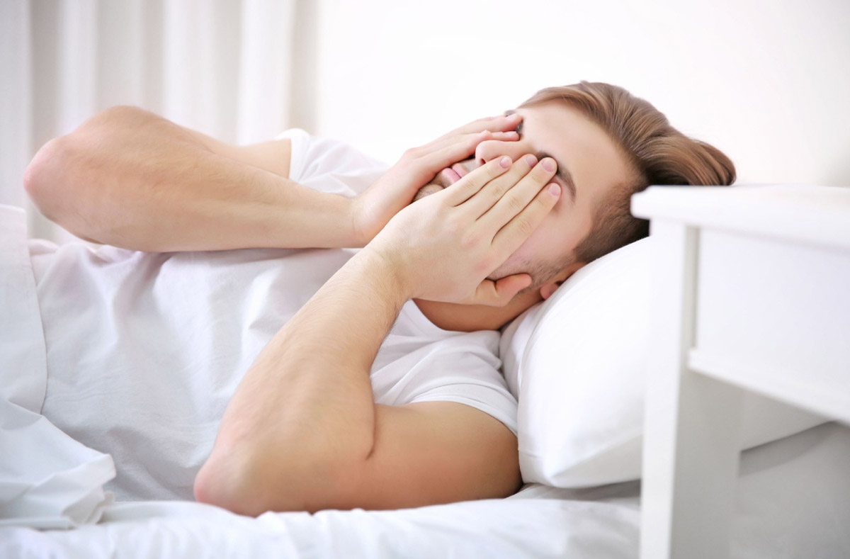 чоловік сонний