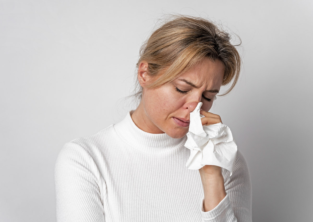 жінка із симптомами гаймориту